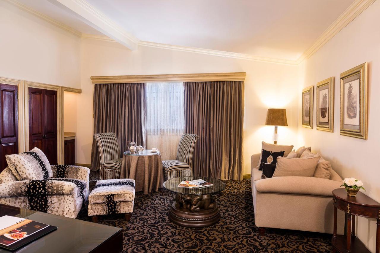 Terra Nova All Suite Hotel Kingston Bagian luar foto